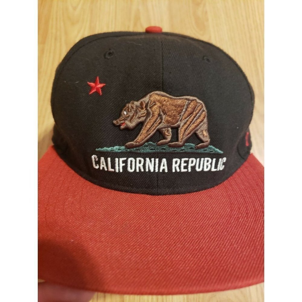 California Republic Cap One Size Black Red Snap Back Hip Hop Retro Streetwear